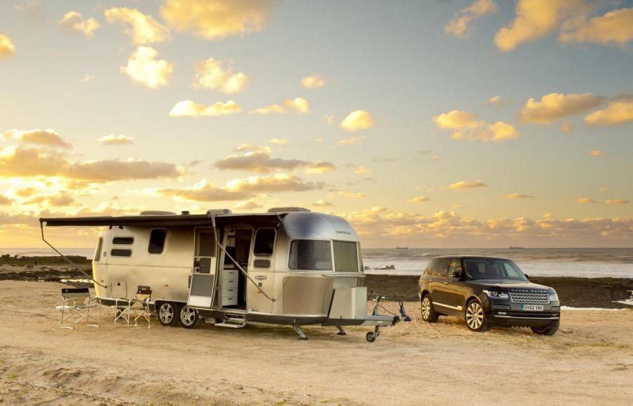  Land Rover Range Rover Towing Airstream 2013 года  (фото 8 из 12)
